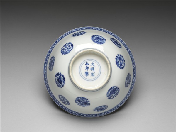 青花四季團花果紋碗