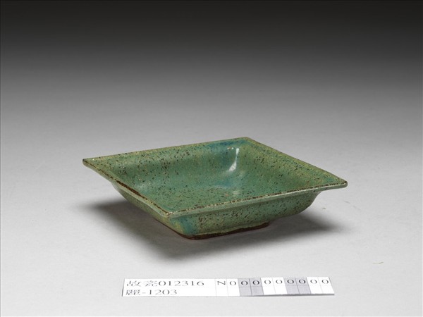 綠釉方碟