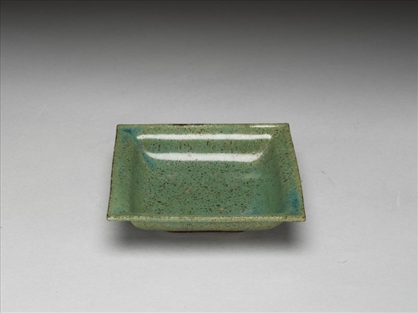 綠釉方碟