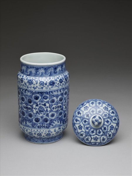 青花波濤番蓮紋蓋罐