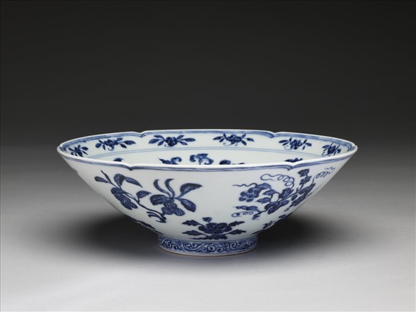 青花花果紋葵口碗