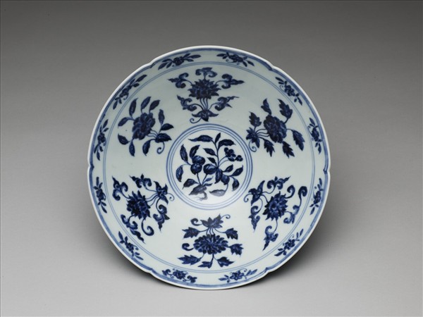 青花花果紋葵口碗