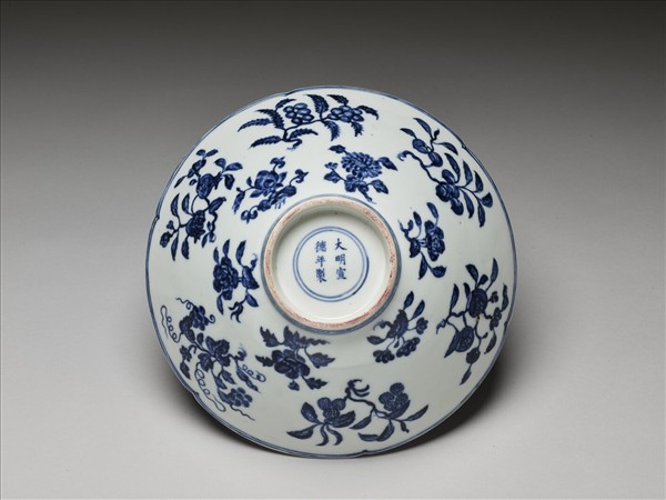 青花花果紋葵口碗