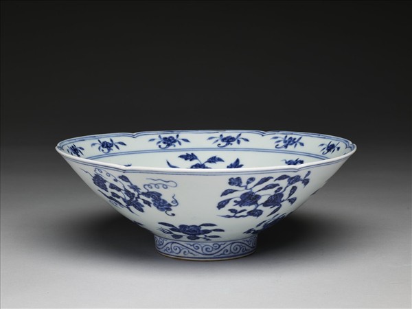 青花花果紋葵口碗