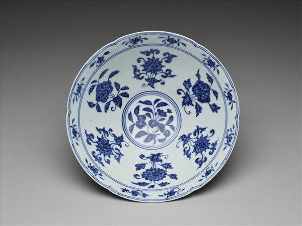 青花花果紋葵口碗