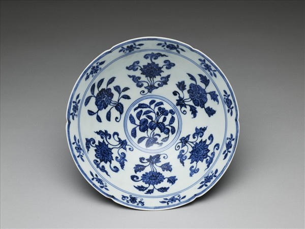 青花花果紋葵口碗