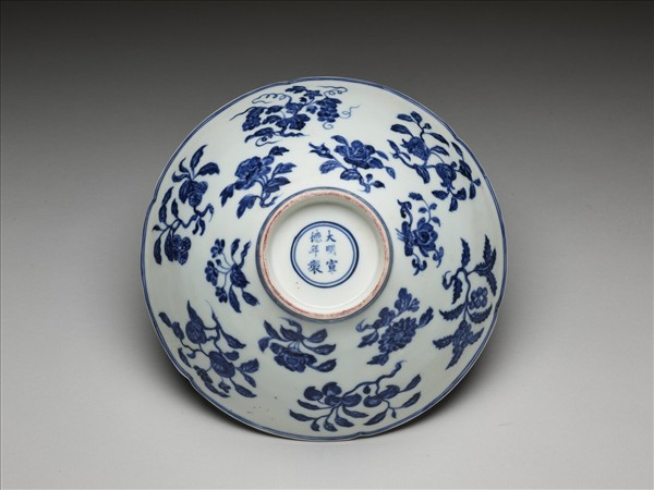 青花花果紋葵口碗