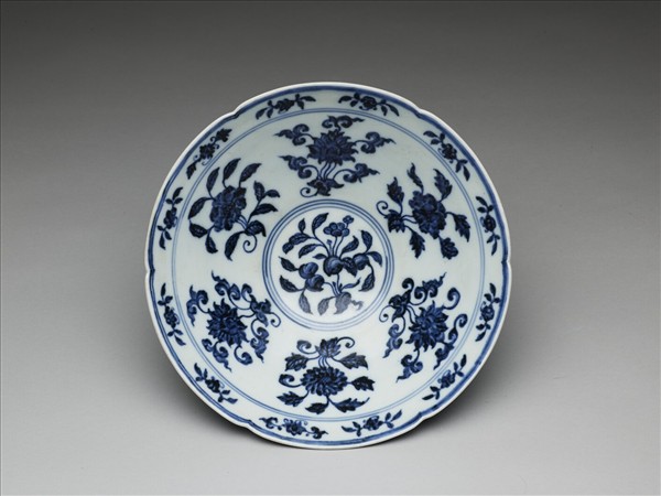 青花花果紋葵口碗