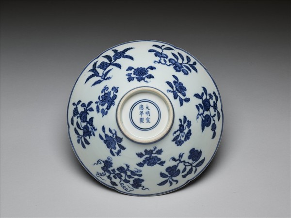 青花花果紋葵口碗