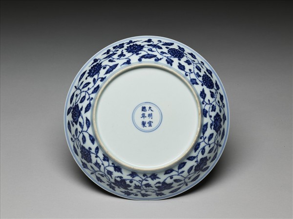 青花一把蓮紋盤