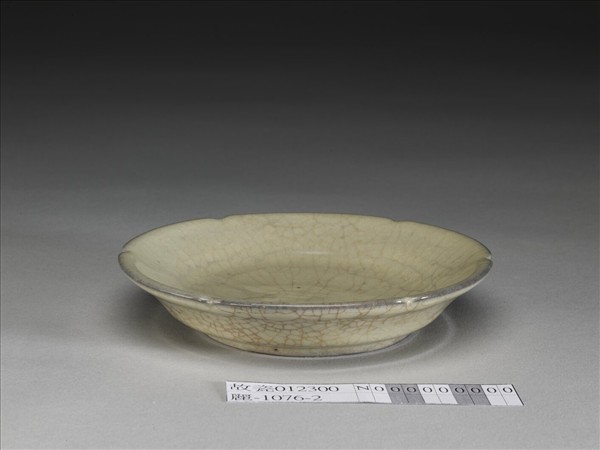青瓷葵口碟