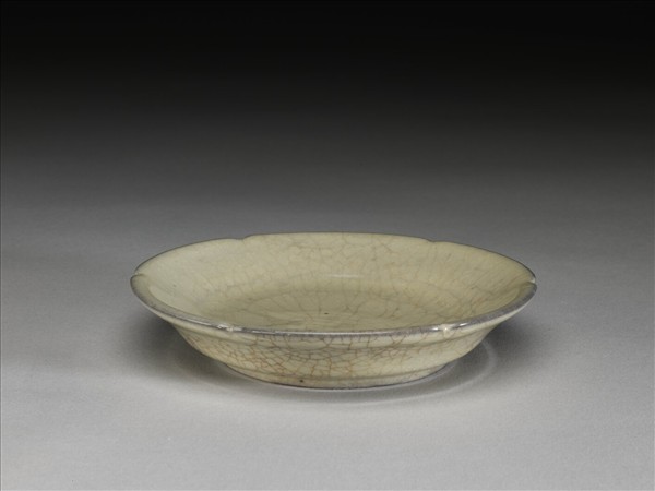 青瓷葵口碟