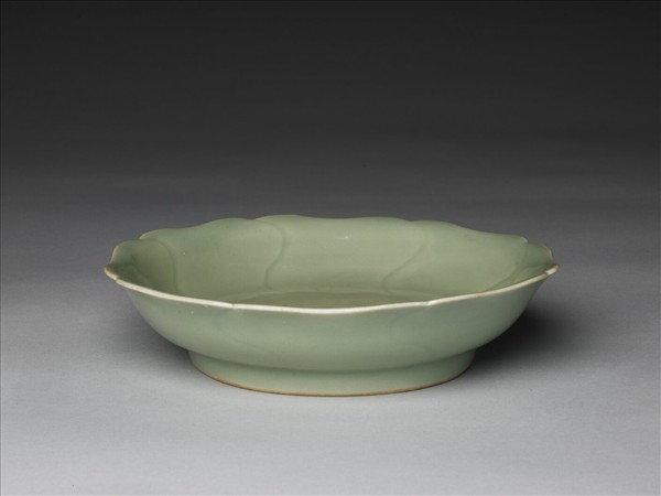 青瓷牡丹花式盤