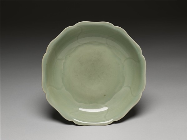 青瓷牡丹花式盤