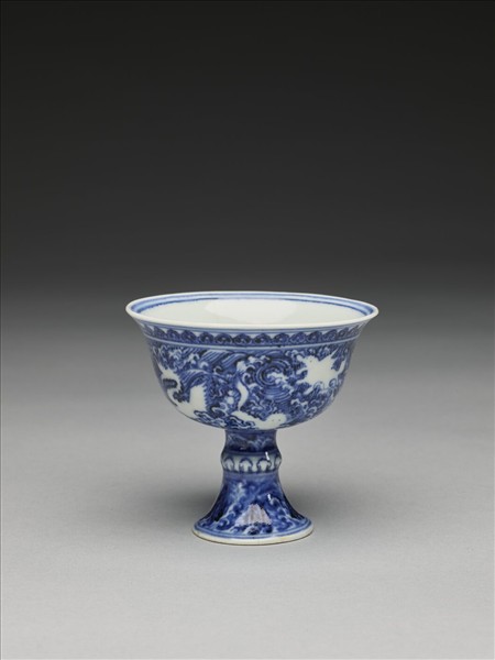 青花波濤海獸紋凸節高足杯