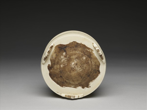 德化窯 牙白夔紋筒式三足爐