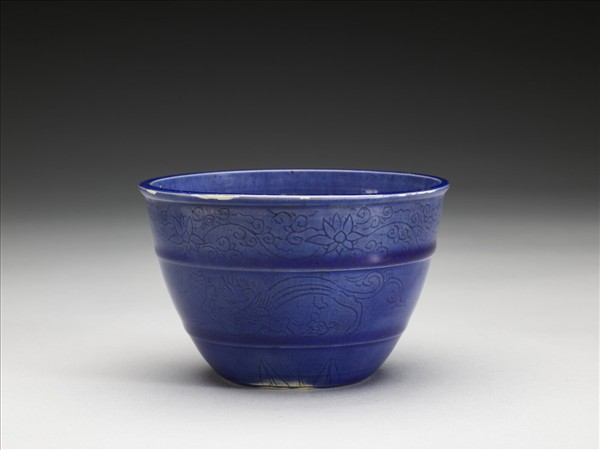 霽青獅子花卉紋缸