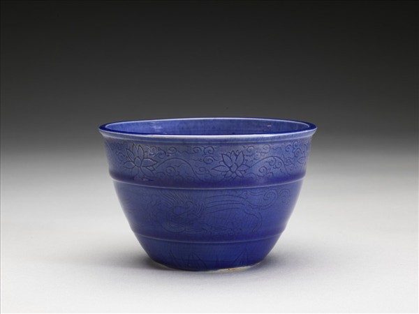 霽青獅子花卉紋缸