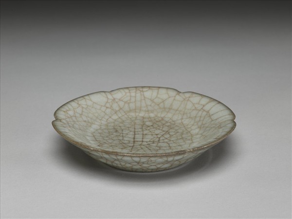 南宋官窯 青瓷葵口碟