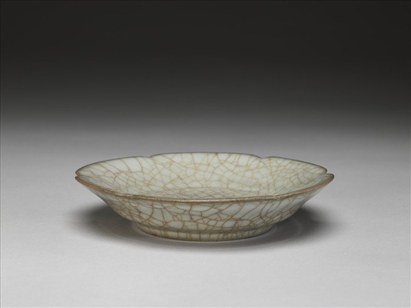 南宋官窯 青瓷葵口碟