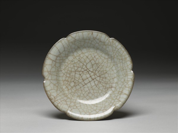 南宋官窯 青瓷葵口碟