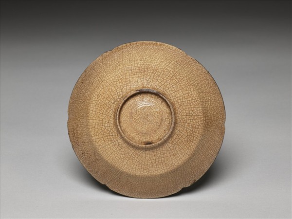 米黃釉葵花式折腰式碗