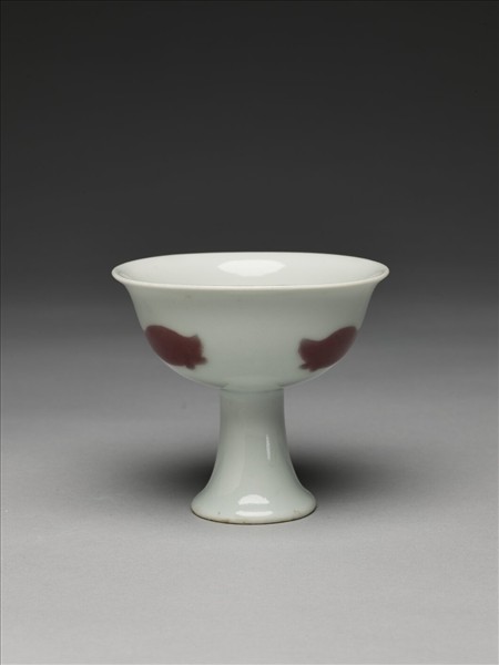 釉裡紅三魚紋高足杯