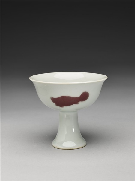 釉裡紅三魚紋高足杯