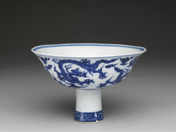 青花龍紋高足碗