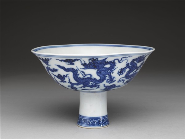 青花龍紋高足碗