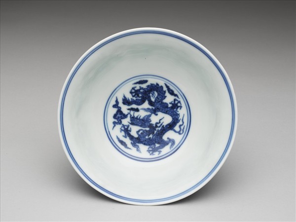 青花龍紋高足碗