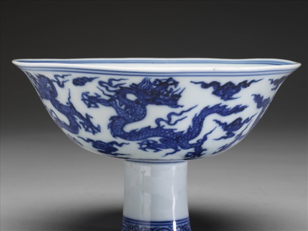 青花龍紋高足碗