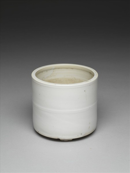 德化窯 白瓷弦紋三足爐