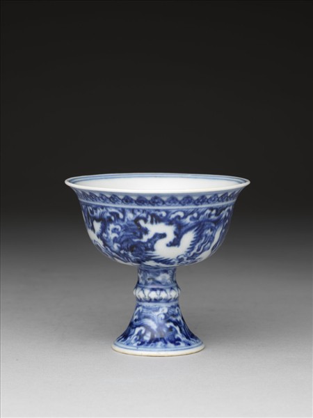 青花波濤海獸紋高足杯