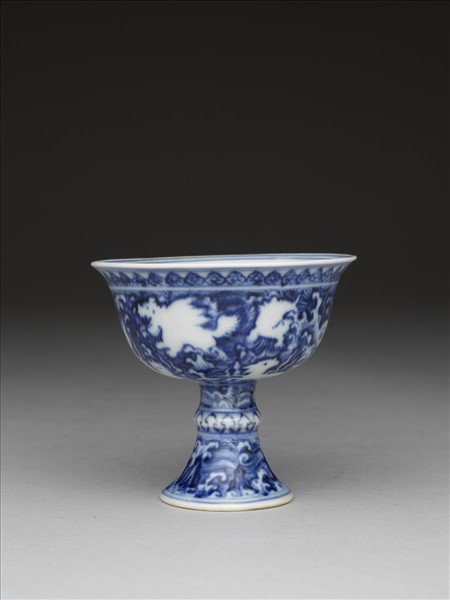 青花波濤海獸紋高足杯
