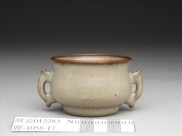 月白釉魚耳簋式爐