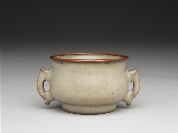 月白釉魚耳簋式爐