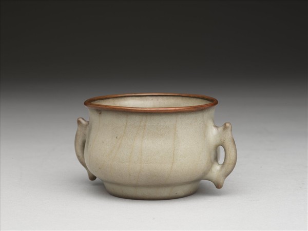 月白釉魚耳簋式爐