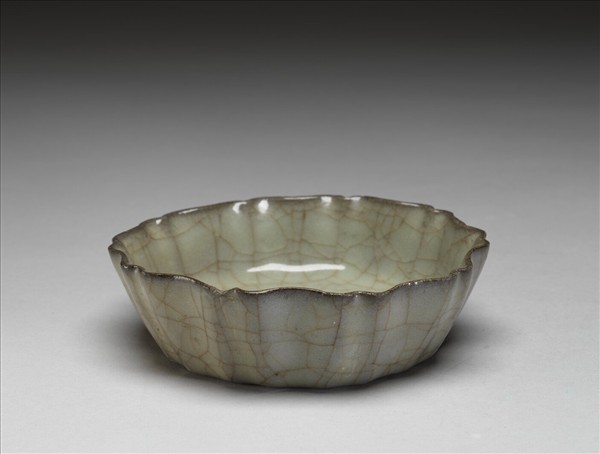 南宋官窯 青瓷葵花式洗