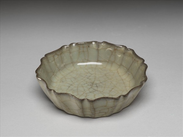 南宋官窯 青瓷葵花式洗