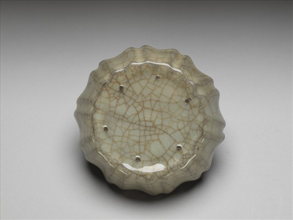 南宋官窯 青瓷葵花式洗