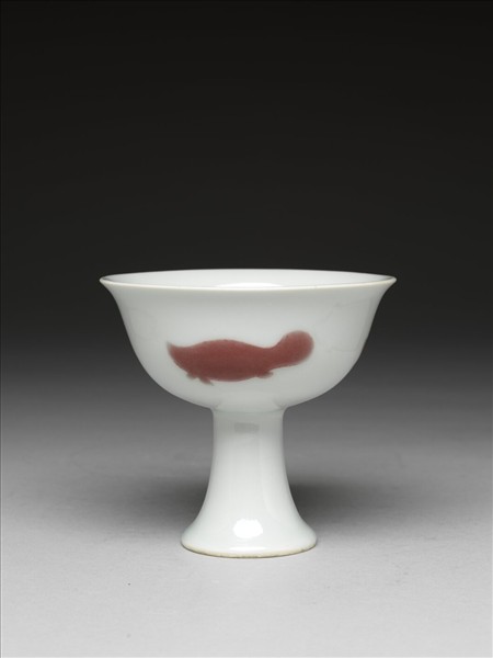 釉裡紅三魚紋高足杯