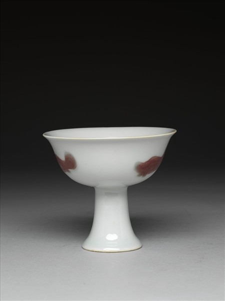 釉裡紅三魚紋高足杯