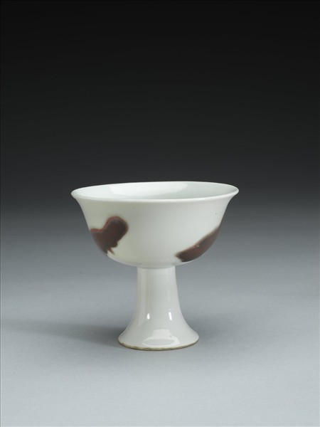 釉裡紅三魚紋高足杯