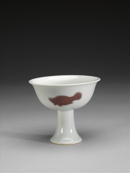 釉裡紅三魚紋高足杯