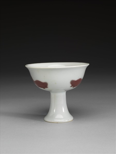 釉裡紅三魚紋高足杯