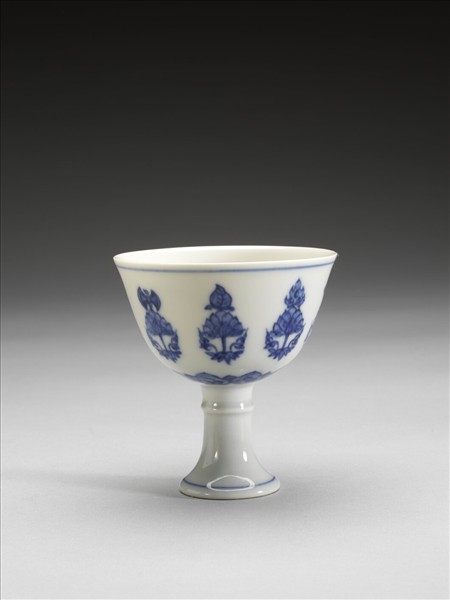 青花八寶紋高足杯