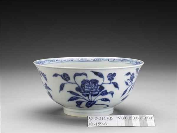 青花四季花卉紋碗