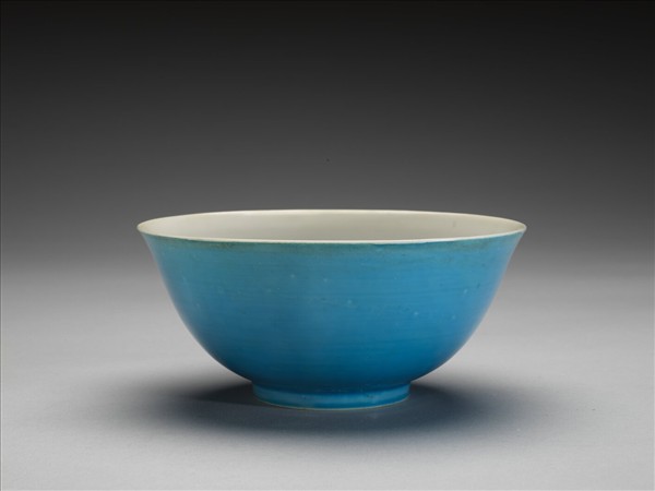 孔雀藍釉白裡碗