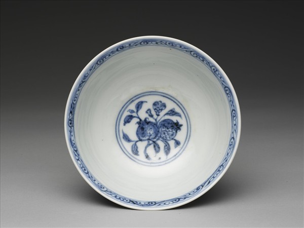 青花花果紋碗